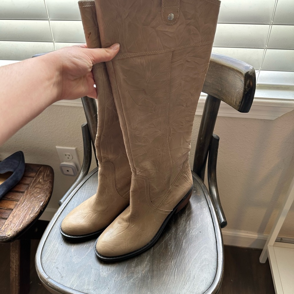 Gianni Bini Western Cowboy Tall Embossed Leather Boots Size 9.5